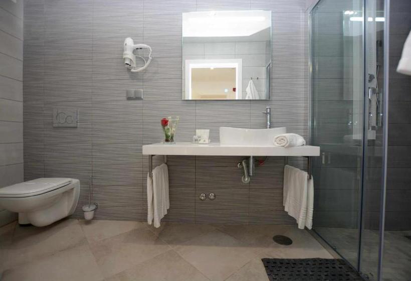 سوئیت 2 خوابه, Carvoeiro B&b And Spa