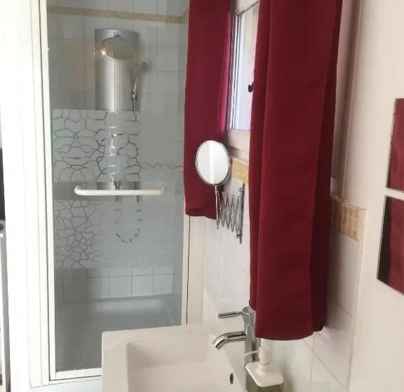 スタンダードルーム, Chambre D'hotes Les Cigales