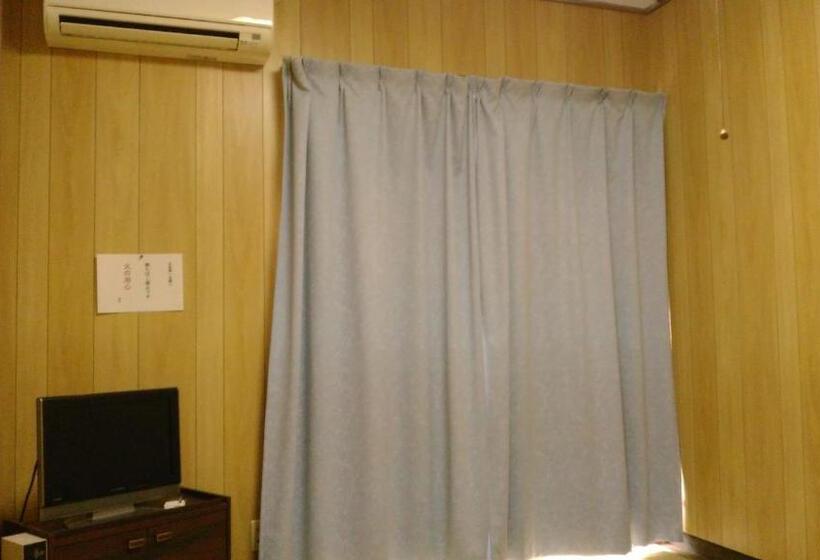 اتاق استاندارد با سرویس بهداشتی مشترک, Minshuku Takahashi Kashibuneten