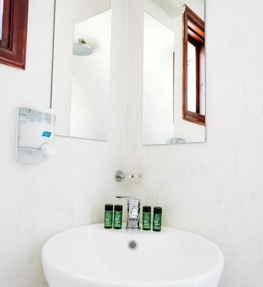 Habitación Triple Estándar con Vistas, Villa Dima