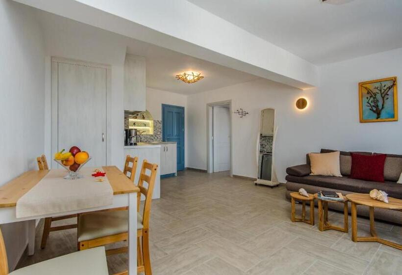 带海景的复工套房, Adamantios Villas & Suites