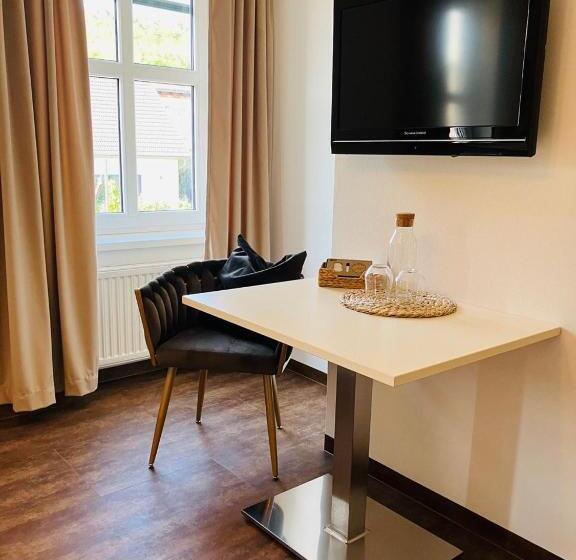 标准间, Johnys Jungle