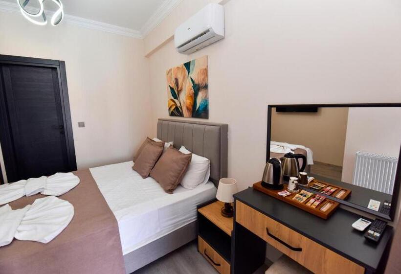 Номер Стандарт Вид на Бассейн, Mykonut Boutique Suites