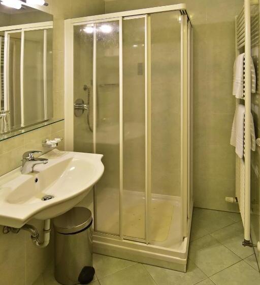 标准间带阳台, Zimmervermietung Zum Weissen Rössl