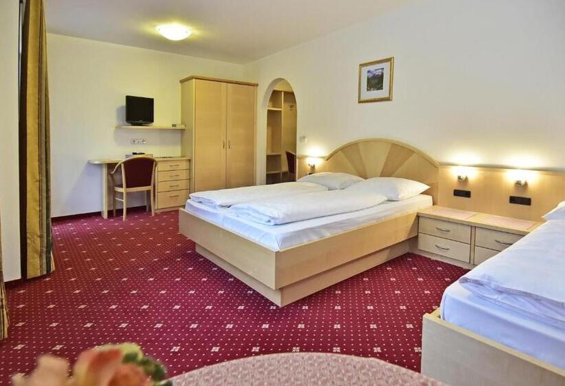 标准间带阳台, Zimmervermietung Zum Weissen Rössl