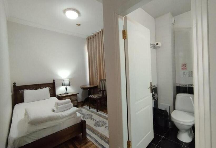 اتاق استاندارد یک نفره, Orom