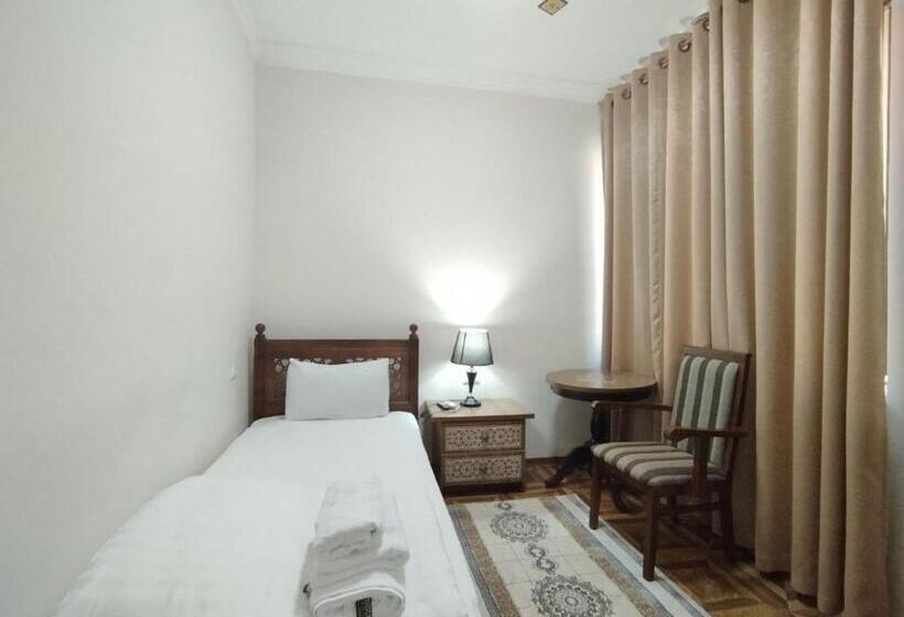 اتاق استاندارد یک نفره, Orom