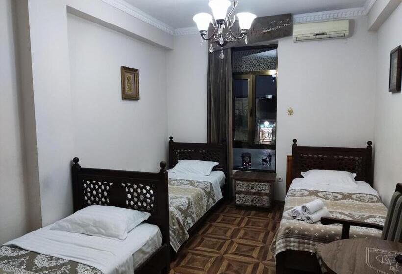 اتاق کلاسیک سه تخته, Orom