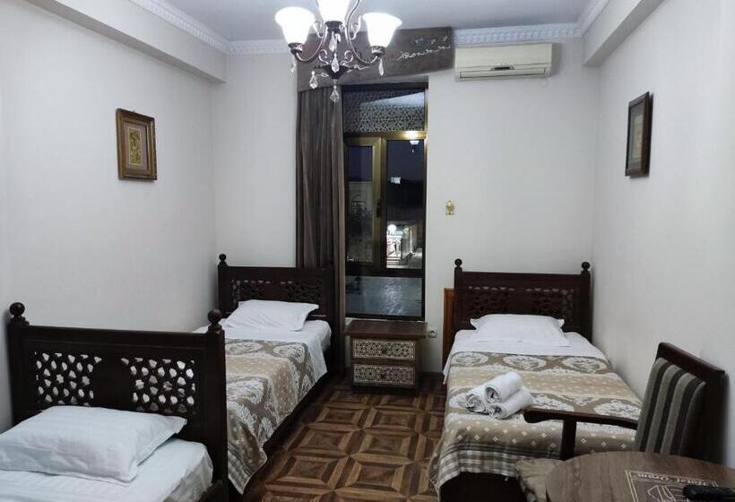 اتاق کلاسیک سه تخته, Orom