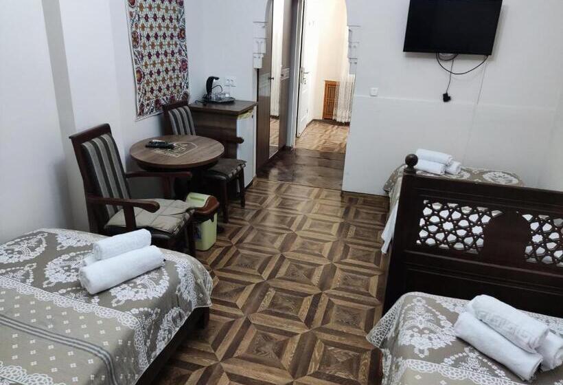 اتاق کلاسیک سه تخته, Orom