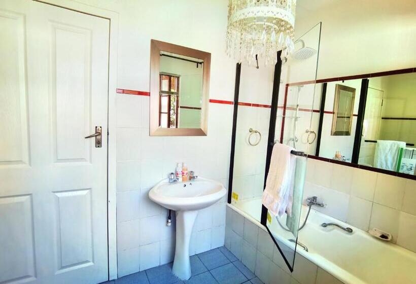 اتاق خانوادگی, Libra Lodge