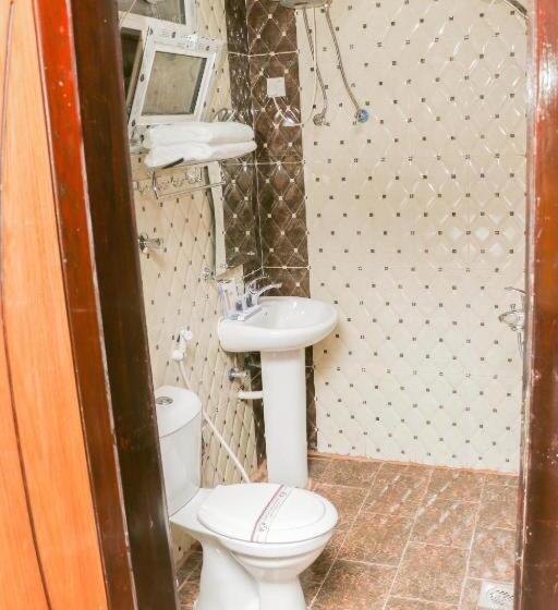 이코노미 룸, Al Farhan Dumah Al Jandal