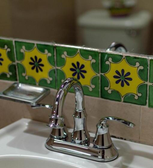 اتاق استاندارد, Bacantes