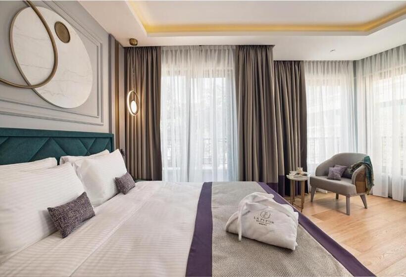 اتاق لوکس با چشمانداز شهر, La Fleur Boutique