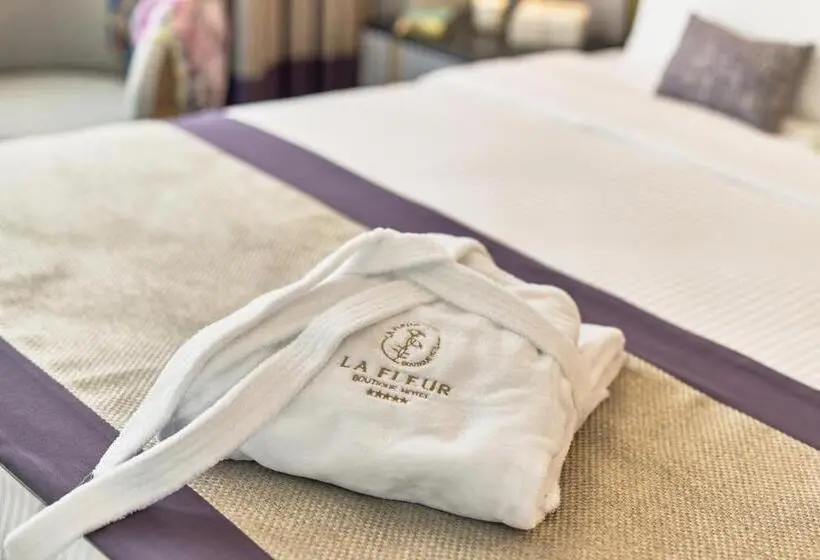 اتاق لوکس با چشم‌انداز شهر, La Fleur Boutique
