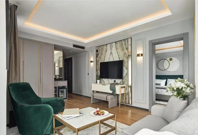 سوییت با چشم‌انداز جانبی دریا, La Fleur Boutique