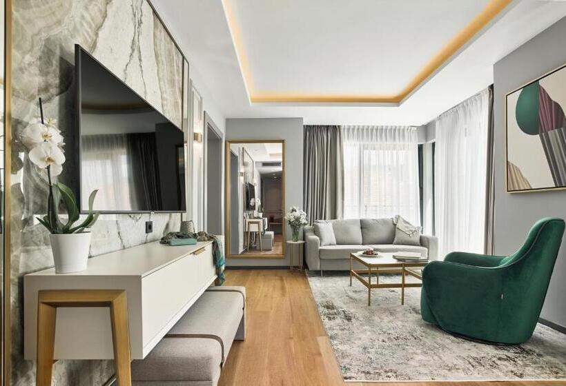 سوییت با چشم‌انداز جانبی دریا, La Fleur Boutique