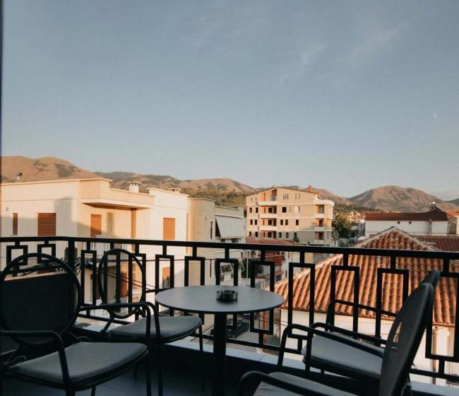 اتاق خانوادگی, Mergan