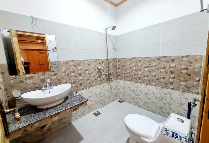 اتاق اکونومی, New Visit Inn