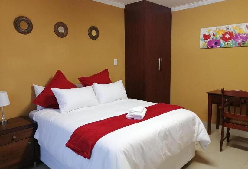 豪华三人间, The Bridge Guest House