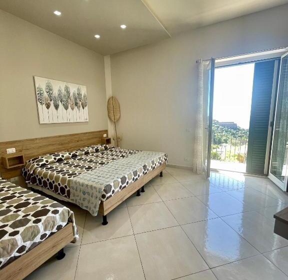 Трехместный Superior Вид на Море, Vittoria Luxury Suite