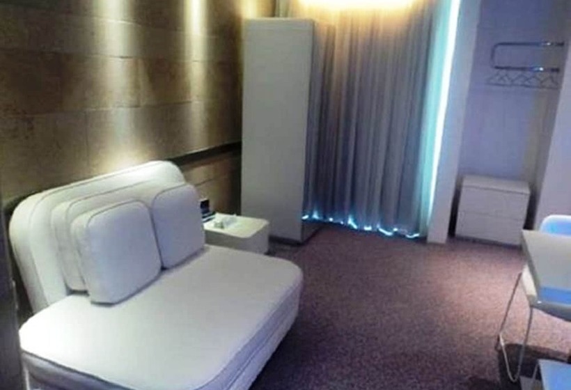 سوییت, A Point Arezzo Park