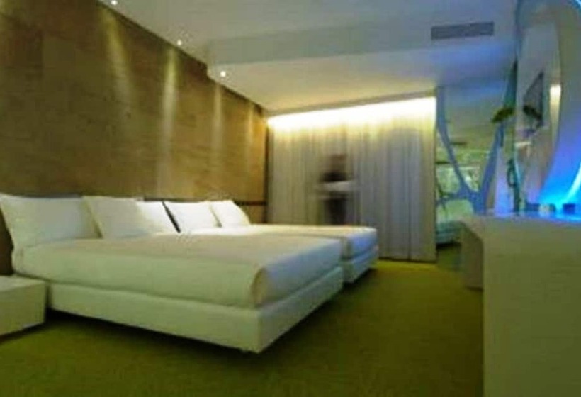 اتاق استاندارد سه نفره, A Point Arezzo Park