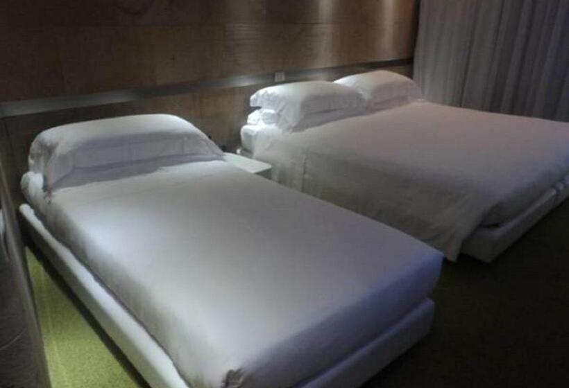 اتاق استاندارد سه نفره, A Point Arezzo Park