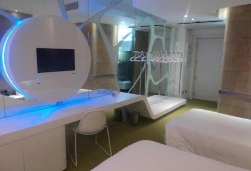 اتاق استاندارد سه نفره, A Point Arezzo Park