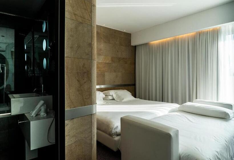 اتاق استاندارد سه نفره, A Point Arezzo Park