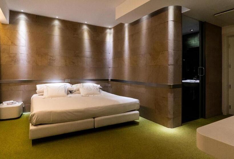 اتاق استاندارد چهار تخته, A Point Arezzo Park