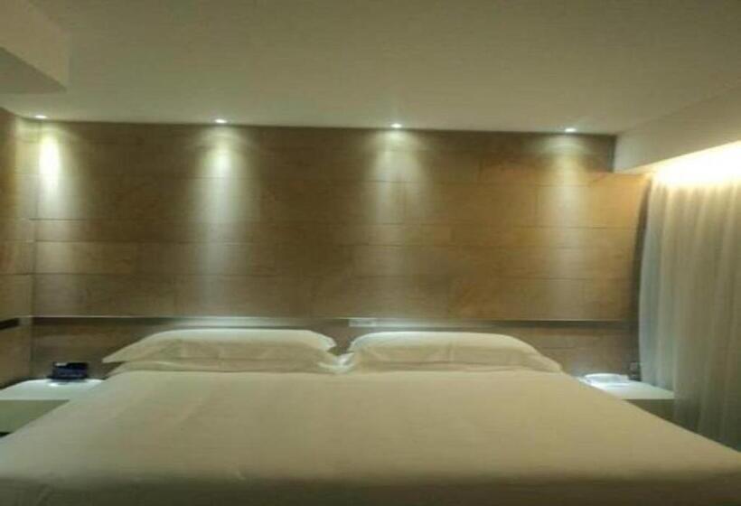 اتاق استاندارد چهار تخته, A Point Arezzo Park