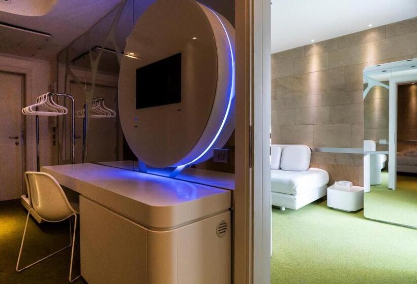 سوییت, A Point Arezzo Park