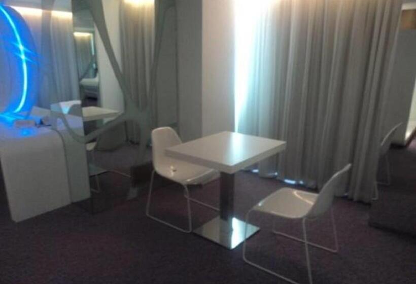 سوییت خانوادگی, A Point Arezzo Park