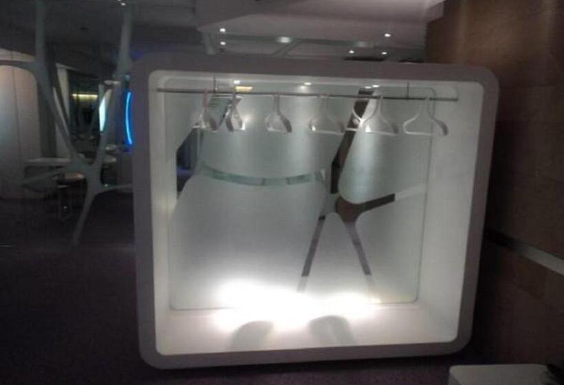 سوییت خانوادگی, A Point Arezzo Park