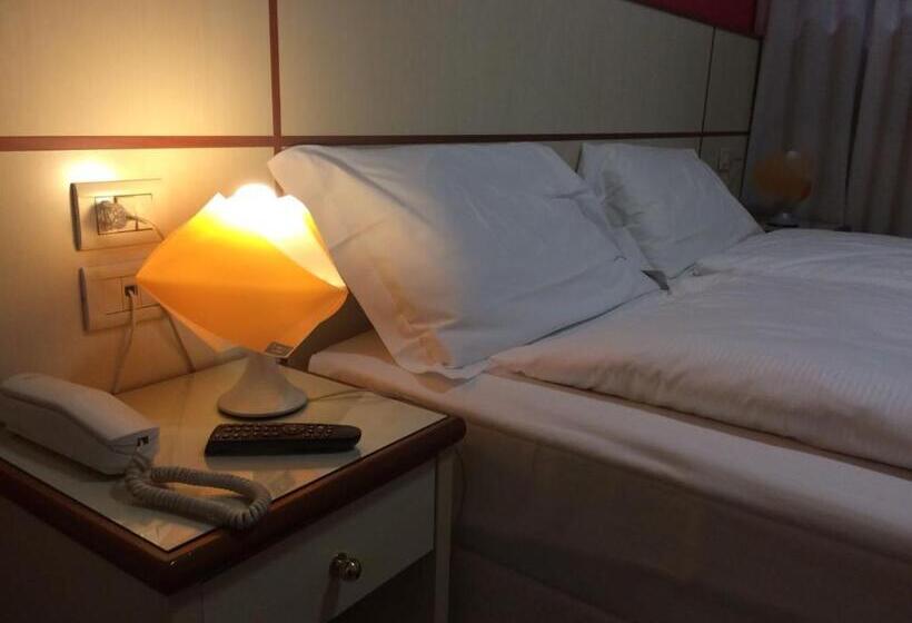 Номер Стандарт, Bristol