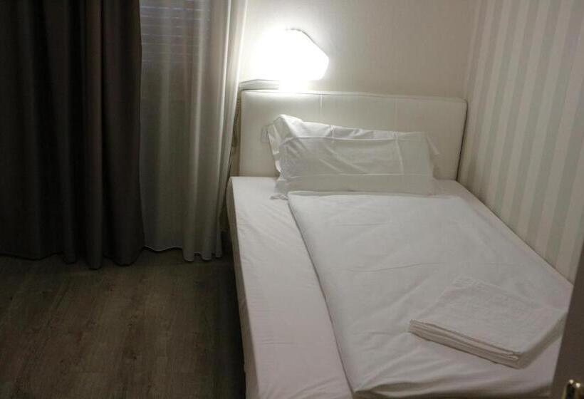 Номер Стандарт Индивидуальный, Bristol