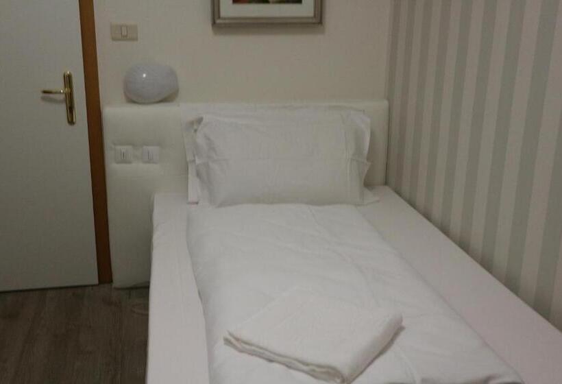 Номер Стандарт Индивидуальный, Bristol