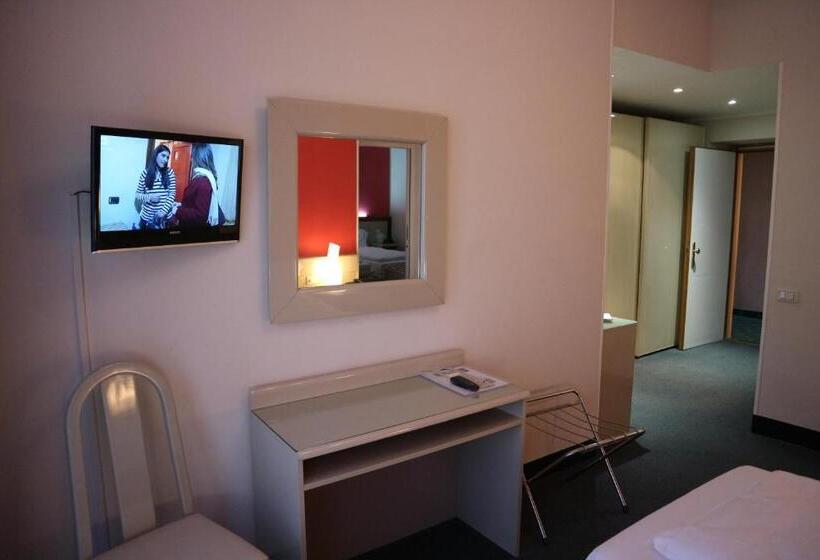 Семейный Номер, Bristol