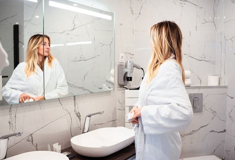 带露台的高档房间, Casino Hôtel Des Palmiers