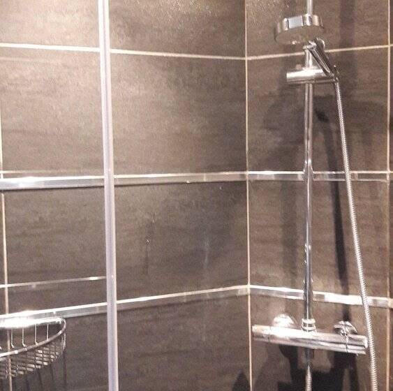 高级大房间, Crocus Caen Memorial