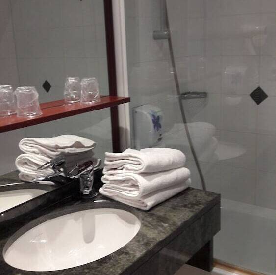 舒适型房间, Crocus Caen Memorial