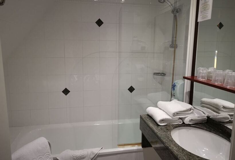 舒适三人间, Crocus Caen Memorial