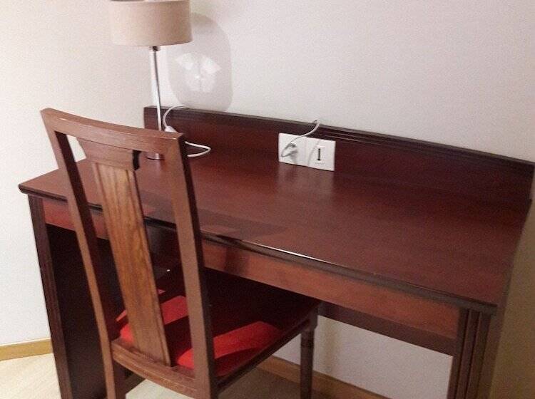 四人标准间, Crocus Caen Memorial