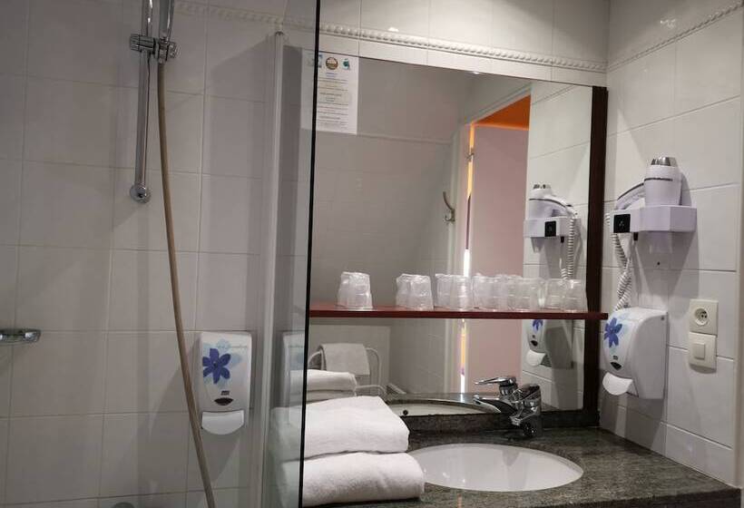 四人标准间, Crocus Caen Memorial