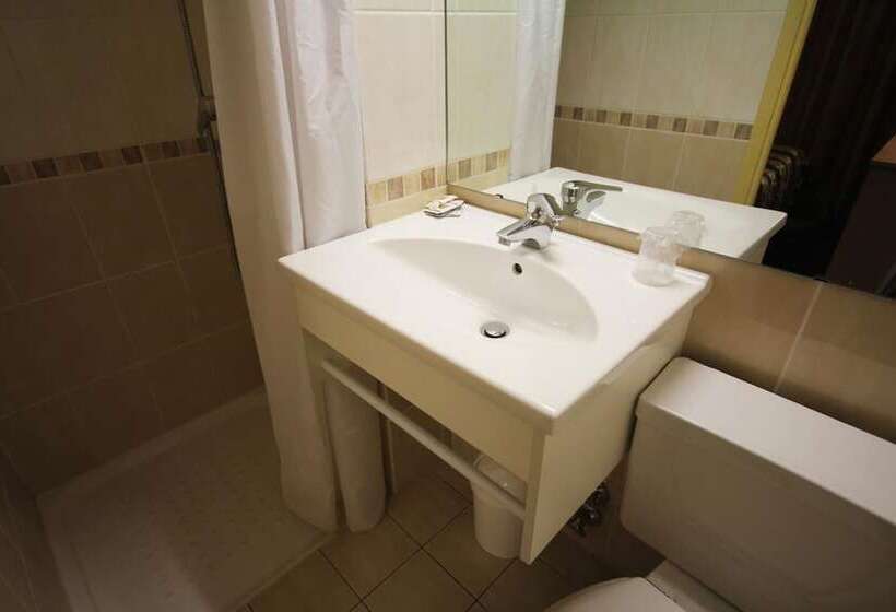 اتاق استاندارد یک نفره, Des Trois Gares