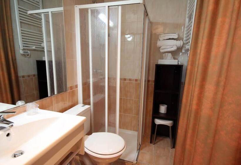 اتاق استاندارد, Des Trois Gares