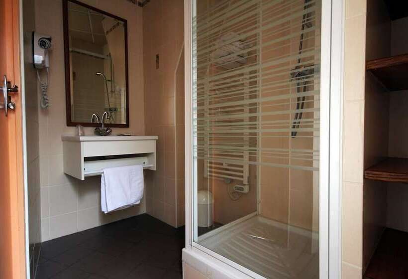 اتاق سوپریور, Des Trois Gares