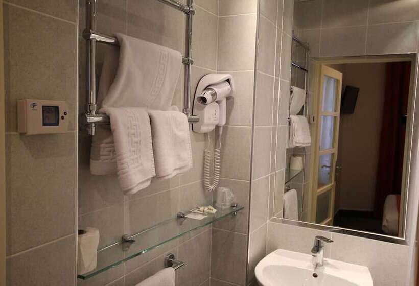 اتاق سوپریور, Des Trois Gares