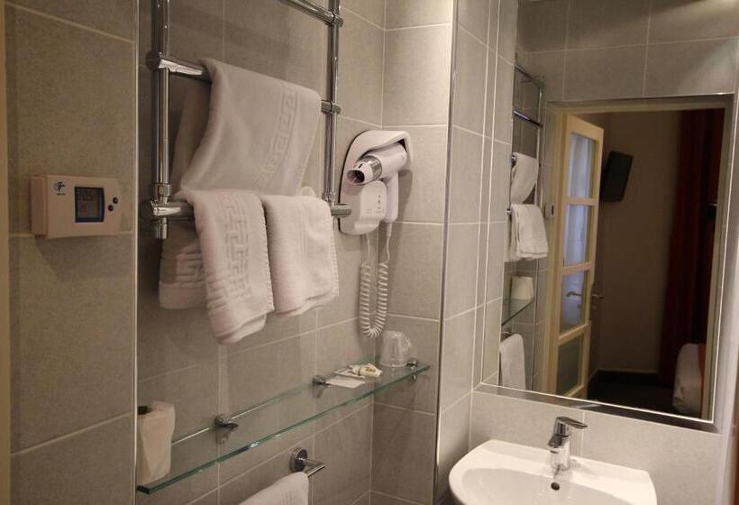 اتاق استاندارد, Des Trois Gares